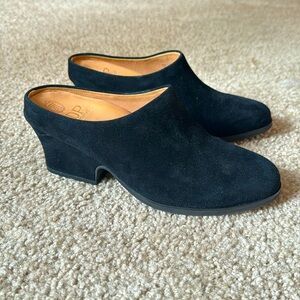 JIYA Black Suede Mule